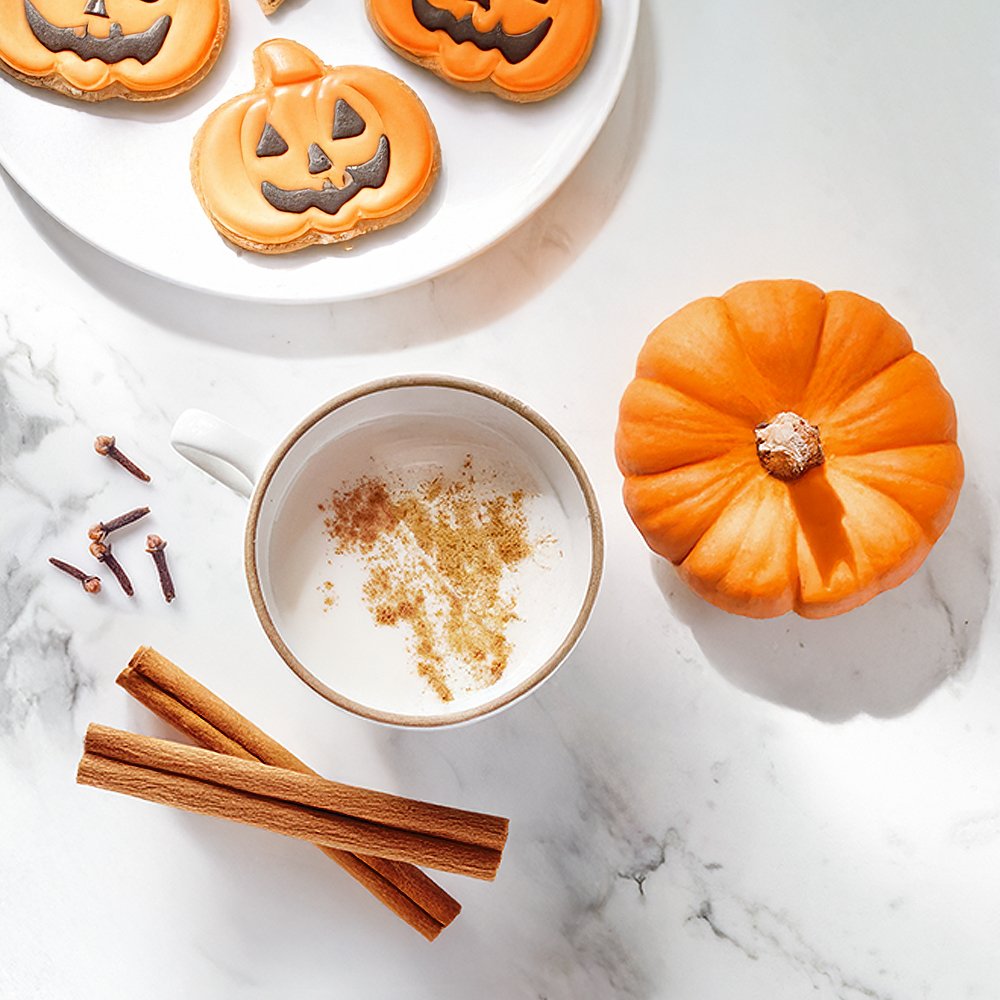 Cozy Up with Spooky Sips: Pumpkin & Apple Tea Latte Recipes for Halloween